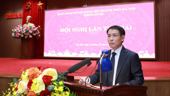 'Sáng họp, chiều ra thông báo; chiều họp, tối trình thông báo'